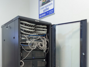 Шкаф для компьютерного оборудования и СКС на складе
