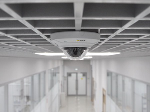Монтаж камер IP-видеонаблюдения на потолок