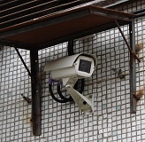 Видеокамера под навесом в общежитии
